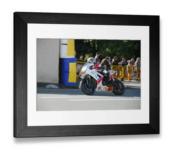 Framed Print : Michael Rees (Kawasaki) 2018 Lightweight Manx Grand Prix Framed Print : Michael Rees (Kawasaki) 2018 Lightweight Manx Grand Prix