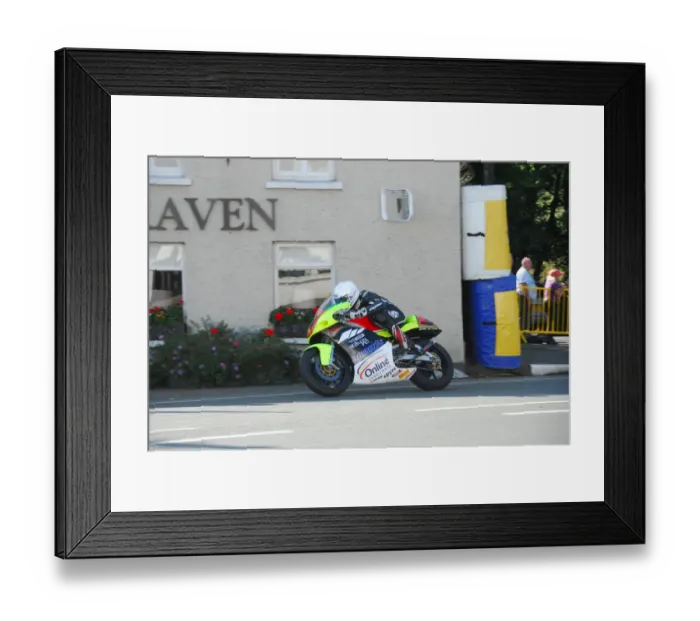 Framed Print : Gary Vines (Yamaha) 2018 Lightweight Manx Grand Prix Framed Print : Gary Vines (Yamaha) 2018 Lightweight Manx Grand Prix