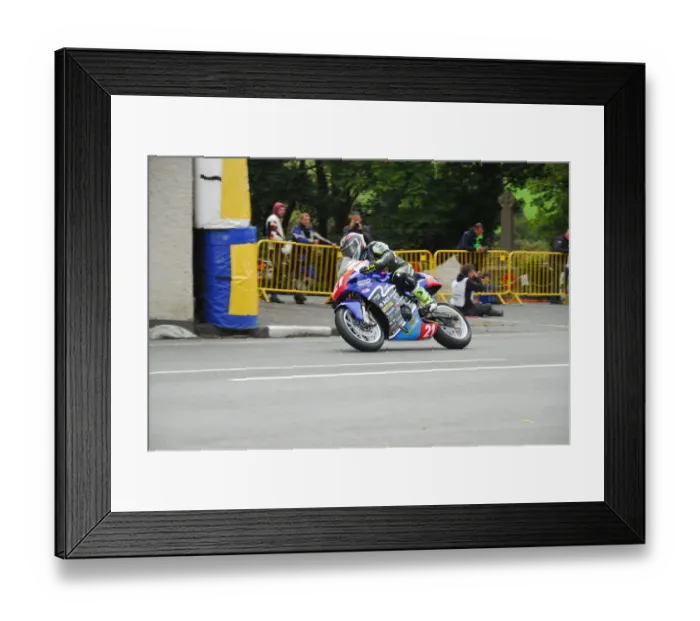 Framed Print : Daniel Fernandez (Kawasaki) 2018 Newcomers Manx Grand Prix Framed Print : Daniel Fernandez (Kawasaki) 2018 Newcomers Manx Grand Prix