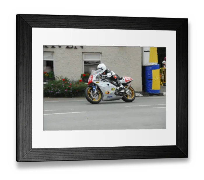 Framed Print : James Hind (Yamaha) 2018 Newcomers Manx Grand Prix Framed Print : James Hind (Yamaha) 2018 Newcomers Manx Grand Prix