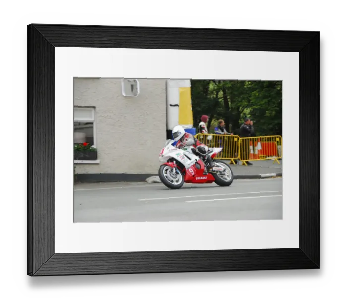 Framed Print : James Reveley (Yamaha) 2018 Newcomers Manx Grand Prix