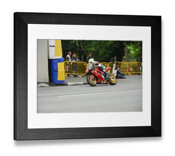 Framed Print : Andrew McAllister (Suzuki) 2018 Newcomers Manx Grand Prix Framed Print : Andrew McAllister (Suzuki) 2018 Newcomers Manx Grand Prix