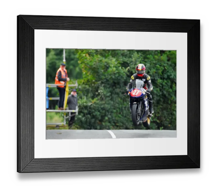Framed Print : Yoshihiro Kishimoto (Kawasaki) 2018 Newcomers Manx Grand Prix Framed Print : Yoshihiro Kishimoto (Kawasaki) 2018 Newcomers Manx Grand Prix