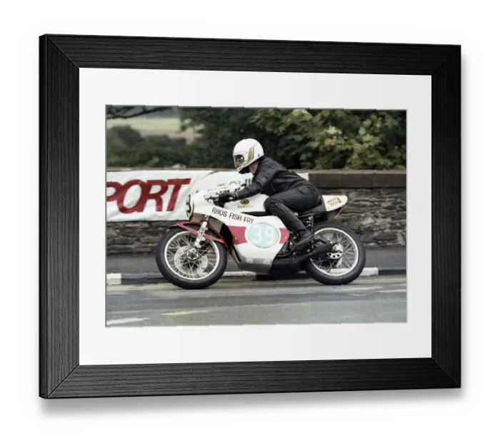 Framed Print : Roger Lyons (Yamaha) 1978 Lightweight Manx Grand Prix Framed Print : Roger Lyons (Yamaha) 1978 Lightweight Manx Grand Prix