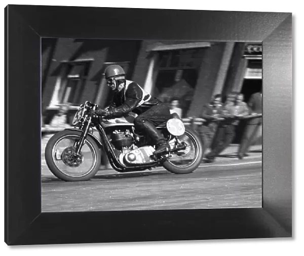 Eric Unwin (BSA) 1957 Junior Manx Grand Prix