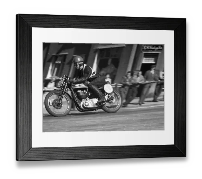Framed Print : Eric Unwin (BSA) 1957 Junior Manx Grand Prix