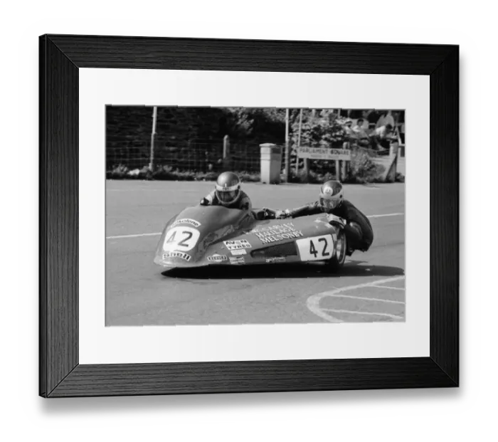 Framed Print : Lenny Pallister & Ian Marriner (Yamaha) 1985 Sidecar TT