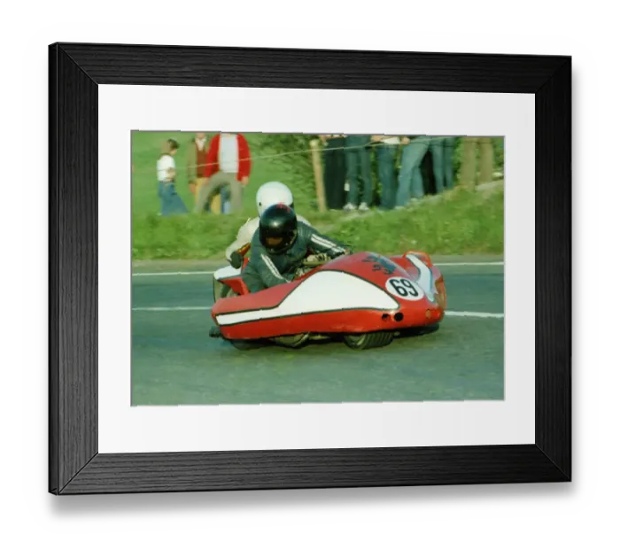 Framed Print : Bob Munro & David Samuel (Yamaha) 1982 Sidecar TT Framed Print : Bob Munro & David Samuel (Yamaha) 1982 Sidecar TT