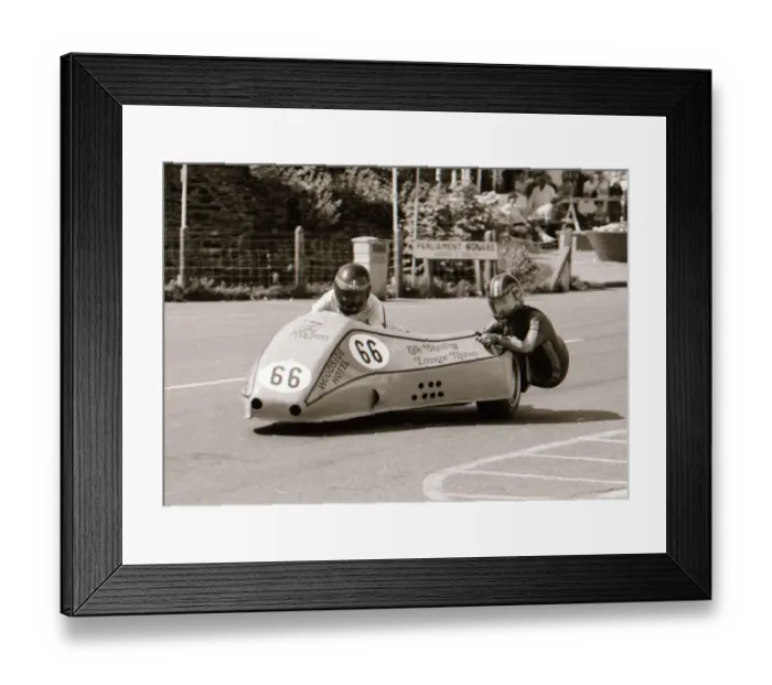 Framed Print : Bob Munro & Adam Smith (Suzuki) 1985 Sidecar TT Framed Print : Bob Munro & Adam Smith (Suzuki) 1985 Sidecar TT