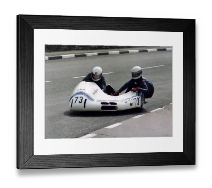 Framed Print : Tom Eade & Dave Mawson (Yamaha) 1980 Sidecar TT Framed Print : Tom Eade & Dave Mawson (Yamaha) 1980 Sidecar TT