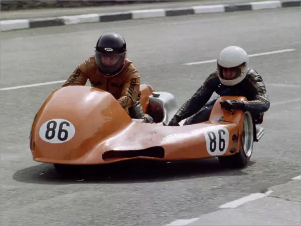 Brian Offen & Clive Offen (Yamaha) 1980 Sidecar TT