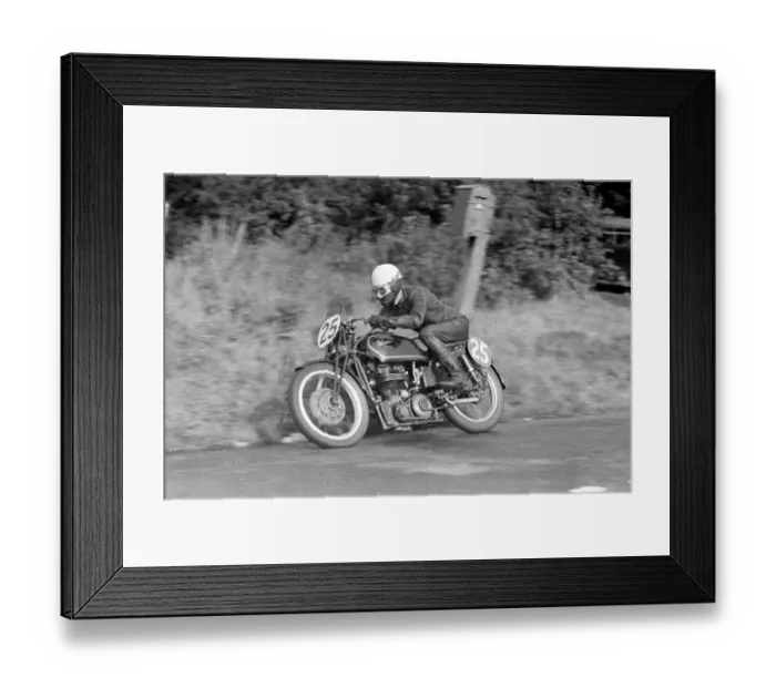 Framed Print : Les Graham (Velocette) 1952 Lightweight Ulster Grand Prix Framed Print : Les Graham (Velocette) 1952 Lightweight Ulster Grand Prix