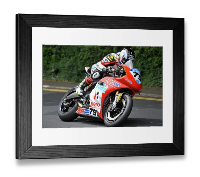 Framed Print : Dave Moffitt (Suzuki) 2014 Senior TT Framed Print : Dave Moffitt (Suzuki) 2014 Senior TT