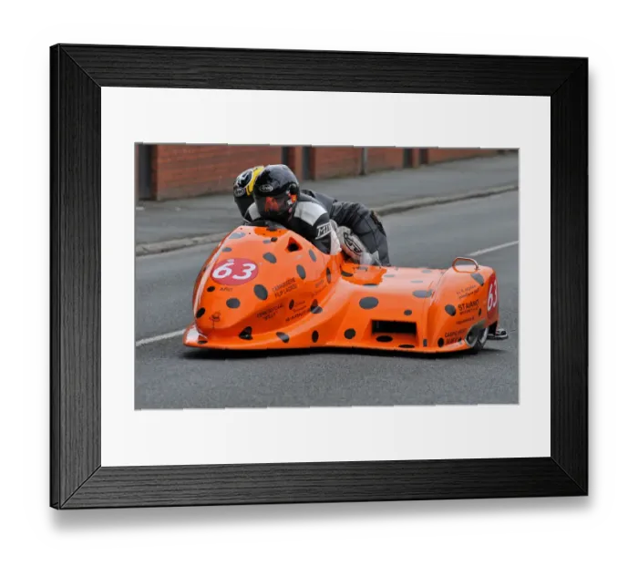 Framed Print : Alain De Muynck & Dean Kilkenny (LCR Suzuki) 2014 Sidecar TT Framed Print : Alain De Muynck & Dean Kilkenny (LCR Suzuki) 2014 Sidecar TT
