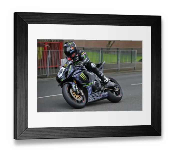 Framed Print : Steve Mercer (Suzuki) 2014 Senior TT Framed Print : Steve Mercer (Suzuki) 2014 Senior TT
