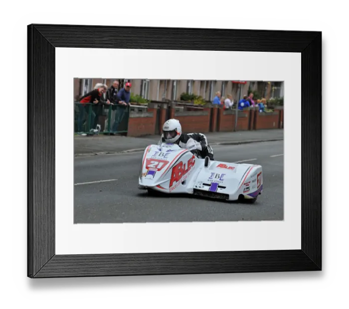 Framed Print : Darren Hope & Paul Bumfrey (LCR Kawasaki) 2014 Sidecar TT Framed Print : Darren Hope & Paul Bumfrey (LCR Kawasaki) 2014 Sidecar TT