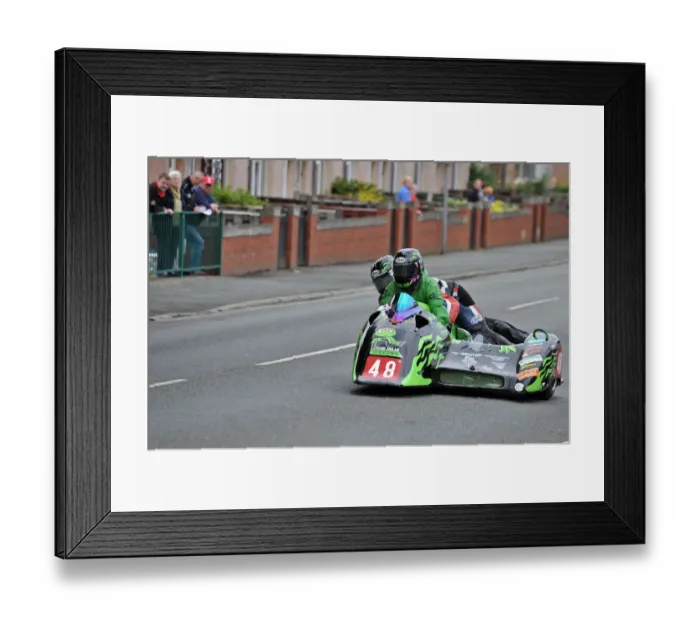 Framed Print : Debbie Barron & Karl Schofield (Ireson Kawasaki) 2014 Sidecar TT Framed Print : Debbie Barron & Karl Schofield (Ireson Kawasaki) 2014 Sidecar TT