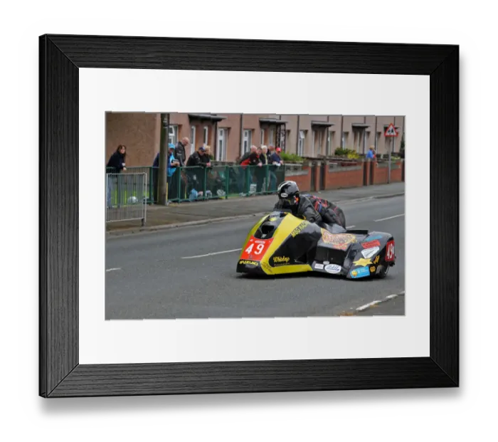 Framed Print : Mark Saunders & Kevin Jones (Windle Suzuki) 2014 Sidecar TT Framed Print : Mark Saunders & Kevin Jones (Windle Suzuki) 2014 Sidecar TT