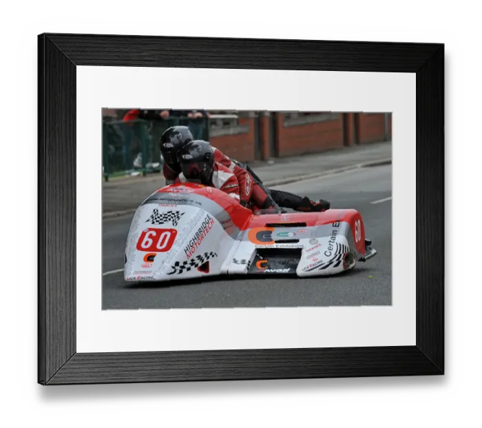 Framed Print : Dean Nicholls & Paul Skinner (Lumley Kawasaki) 2014 Sidecar TT Framed Print : Dean Nicholls & Paul Skinner (Lumley Kawasaki) 2014 Sidecar TT