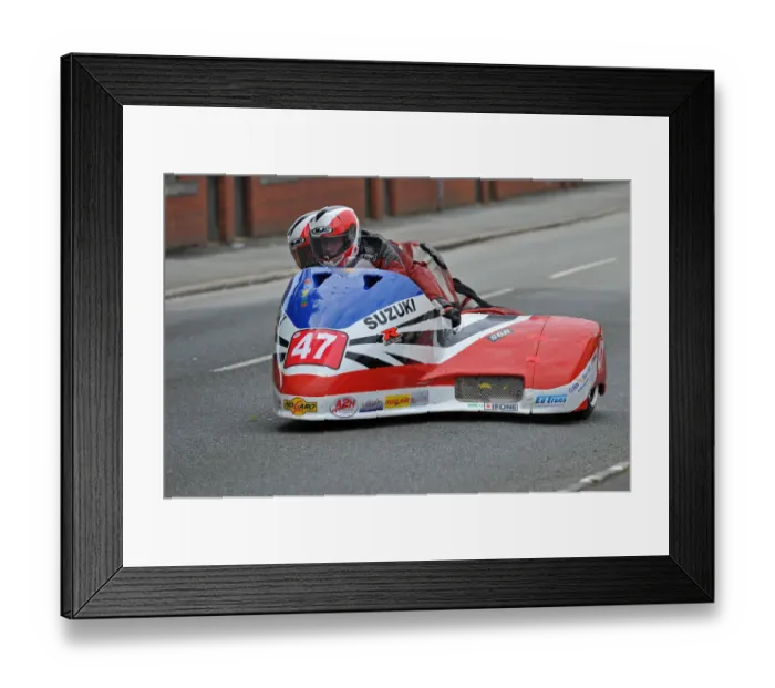 Framed Print : Franck Barber & Emmanuel Debroise (SGR Suzuki) 2014 Sidecar TT Framed Print : Franck Barber & Emmanuel Debroise (SGR Suzuki) 2014 Sidecar TT