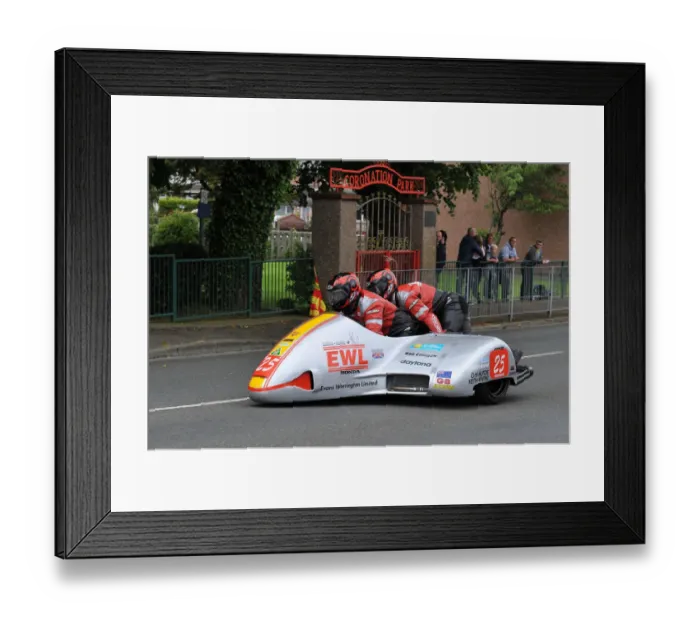 Framed Print : Vince Biggs & Robert Biggs (Windle Honda) 2014 Sidecar TT Framed Print : Vince Biggs & Robert Biggs (Windle Honda) 2014 Sidecar TT