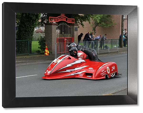 Dean Banks & Ken Edwards (LCR Suzuki) 2014 Sidecar TT