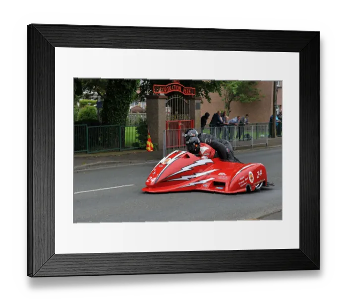 Framed Print : Dean Banks & Ken Edwards (LCR Suzuki) 2014 Sidecar TT Framed Print : Dean Banks & Ken Edwards (LCR Suzuki) 2014 Sidecar TT