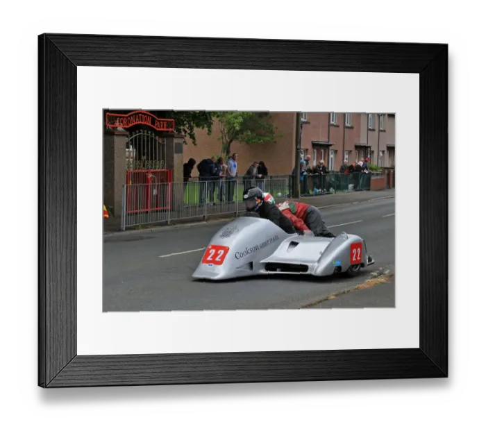 Framed Print : Mike Cookson & Alun Thomas (Honda Ireson) 2014 Sidecar TT Framed Print : Mike Cookson & Alun Thomas (Honda Ireson) 2014 Sidecar TT