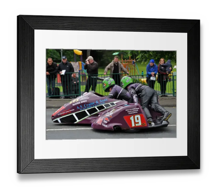 Framed Print : Carl Fenwick & Phil Knapton (Shelbourne Yamaha) 2014 Sidecar TT