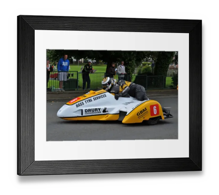 Framed Print : Gary Bryan & Jamie Winn (Baker Honda) 2014 Sidecar TT Framed Print : Gary Bryan & Jamie Winn (Baker Honda) 2014 Sidecar TT