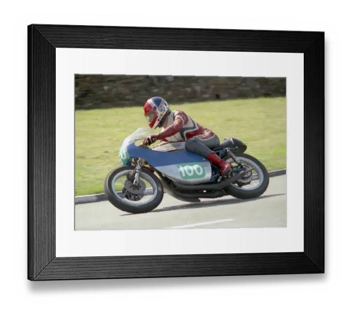 Framed Print : Bob Simmons (Suzuki) 1990 Lightweight Classic Manx Grand Prix