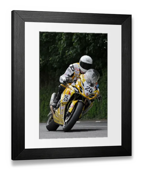 Framed Print : Ian Mackman (Suzuki) 2014 Senior TT Framed Print : Ian Mackman (Suzuki) 2014 Senior TT