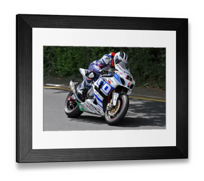 Framed Print : Wiiliam Dunlop (Tyco Suzuki) 2014 Senior TT Framed Print : Wiiliam Dunlop (Tyco Suzuki) 2014 Senior TT