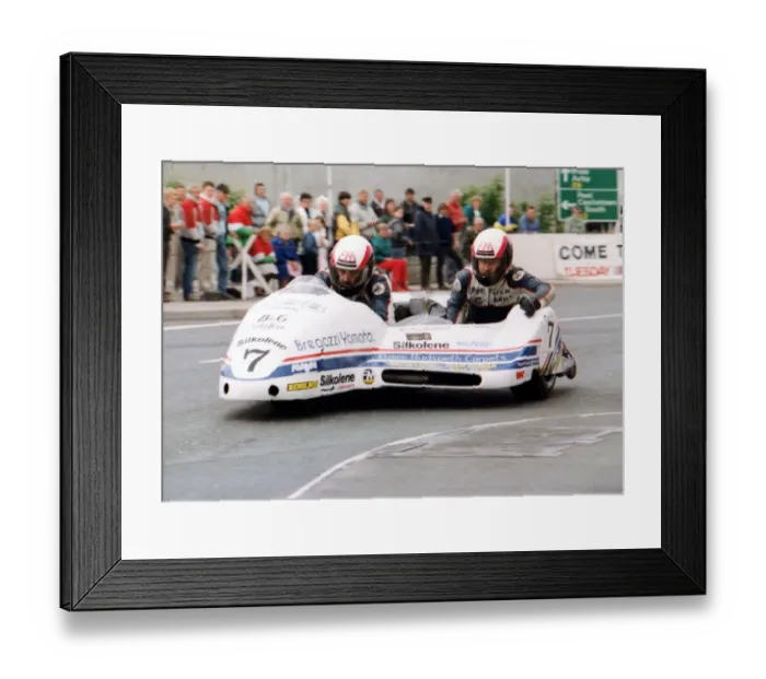 Framed Print : Dave Molyneux & Colin Hardman (Bregazzi Yamaha) 1989 Sidecar TT Framed Print : Dave Molyneux & Colin Hardman (Bregazzi Yamaha) 1989 Sidecar TT