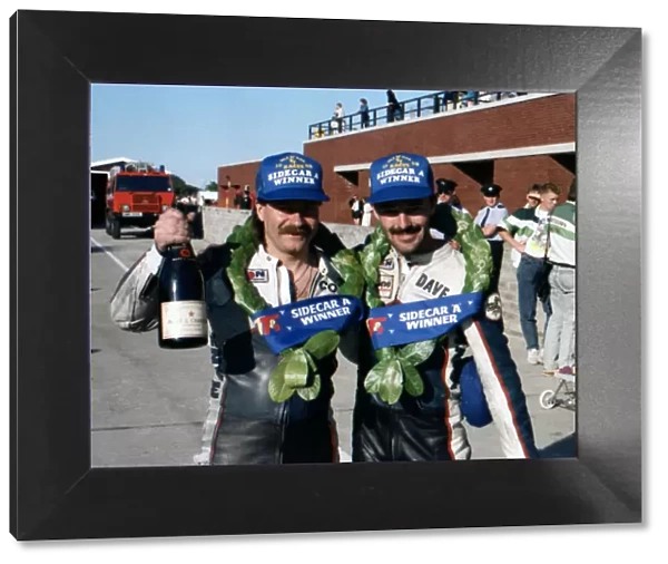 Dave Molyneux & Colin Hardman 1989 Sidecar TT
