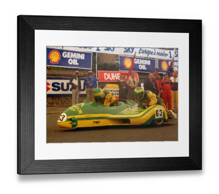 Framed Print : Norman Panton & Simon Answell (Mallingson-Denny Suzuki) 1988 Sidecar TT Framed Print : Norman Panton & Simon Answell (Mallingson-Denny Suzuki) 1988 Sidecar TT