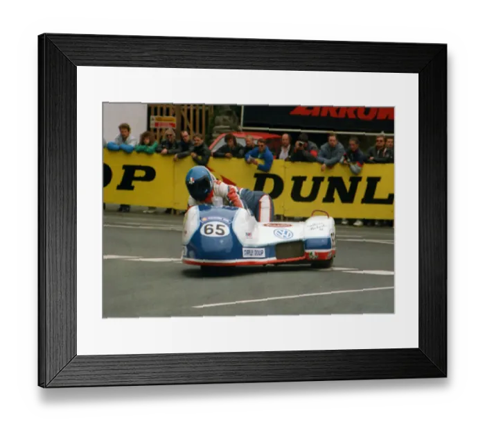 Framed Print : Geraint Roberts & Gillian Roberts (Derbyshire Kawasaki) 1988 Sidecar TT Framed Print : Geraint Roberts & Gillian Roberts (Derbyshire Kawasaki) 1988 Sidecar TT