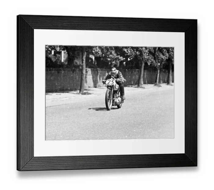 Framed Print : Bob Pratt (Norton) 1948 Junior Clubman TT Framed Print : Bob Pratt (Norton) 1948 Junior Clubman TT