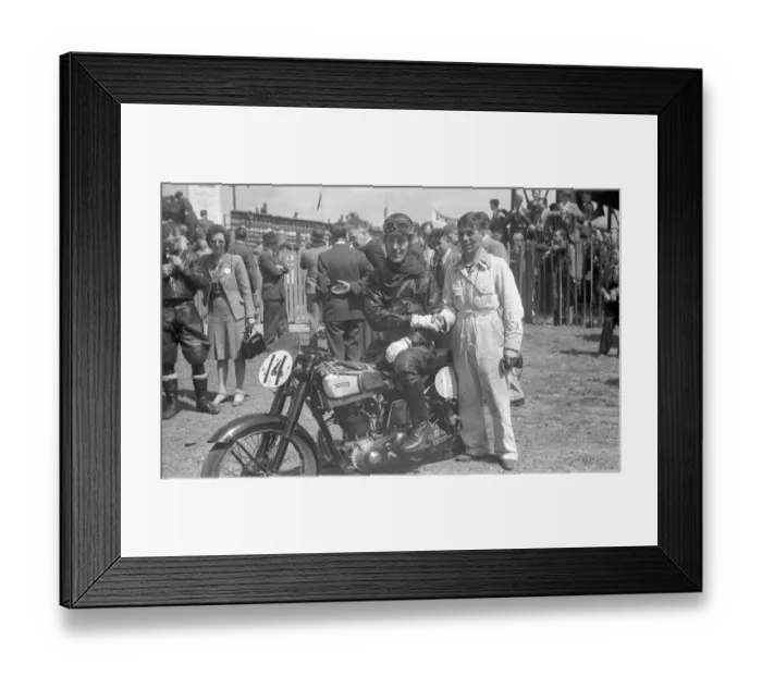 Framed Print : Bob Pratt (Norton) 1947 Junior Clubman TT Framed Print : Bob Pratt (Norton) 1947 Junior Clubman TT