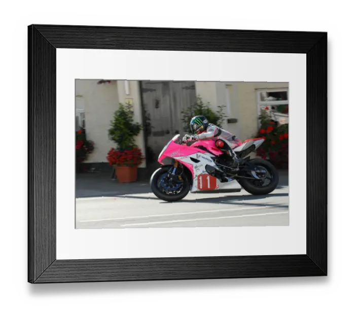 Framed Print : Tomasso Totti (Yamaha) 2010 Newcomers Manx Grand Prix Framed Print : Tomasso Totti (Yamaha) 2010 Newcomers Manx Grand Prix