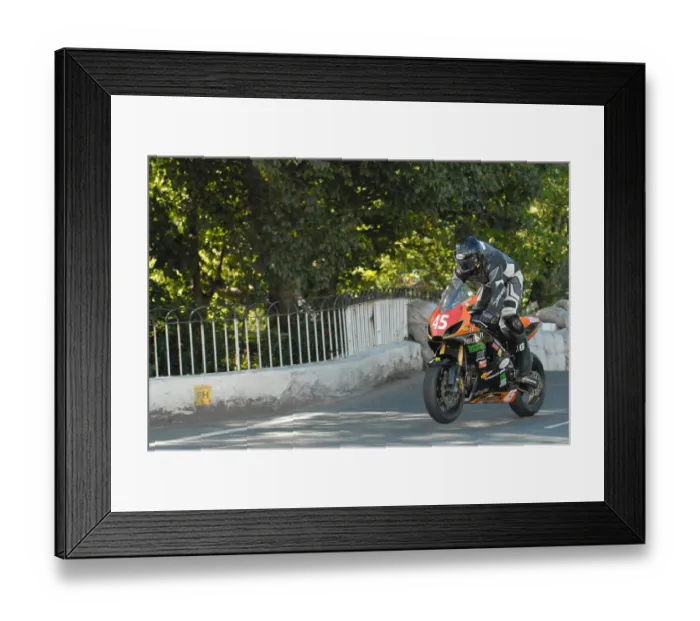 Framed Print : Gerard Daniel (Suzuki) 2010 Newcomers Manx Grand Prix Framed Print : Gerard Daniel (Suzuki) 2010 Newcomers Manx Grand Prix