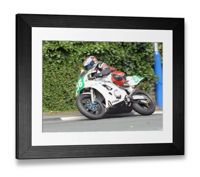 Framed Print : Billy Smith (Yamaha) 2010 Ultra Lightweight Manx Grand Prix