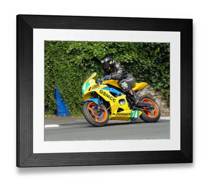 Framed Print : Martin Lyons (Suzuki) 2010 Ultra Lightweight Manx Grand Prix