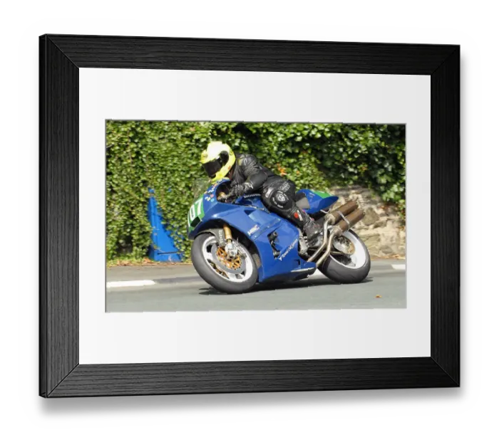 Framed Print : Dave Matravers (Honda) 2010 Ultra Lightweight Manx Grand Prix Framed Print : Dave Matravers (Honda) 2010 Ultra Lightweight Manx Grand Prix