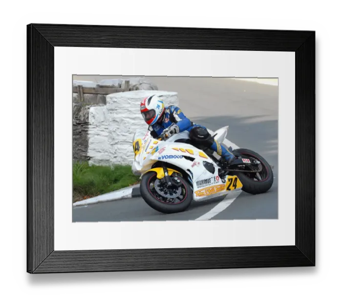 Framed Print : Dennis Booth (Yamaha) 2010 Senior Manx Grand Prix