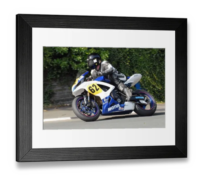 Framed Print : John Hildreth (Suzuki) 2010 Senior Manx Grand Prix Framed Print : John Hildreth (Suzuki) 2010 Senior Manx Grand Prix