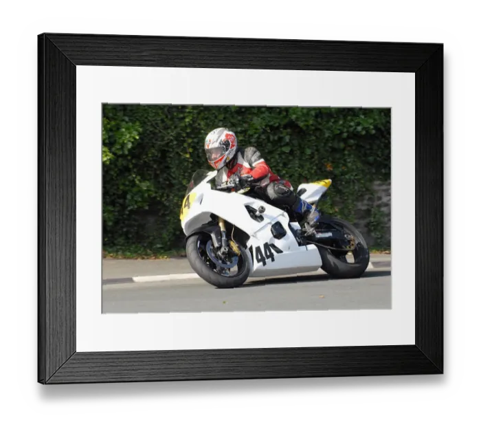 Framed Print : Adrian Logue (Suzuki) 2010 Senior Manx Grand Prix Framed Print : Adrian Logue (Suzuki) 2010 Senior Manx Grand Prix