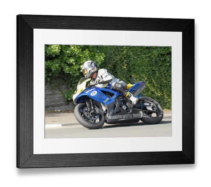 Framed Print : Bob Farrington (Suzuki) 2010 Senior Manx Grand Prix Framed Print : Bob Farrington (Suzuki) 2010 Senior Manx Grand Prix