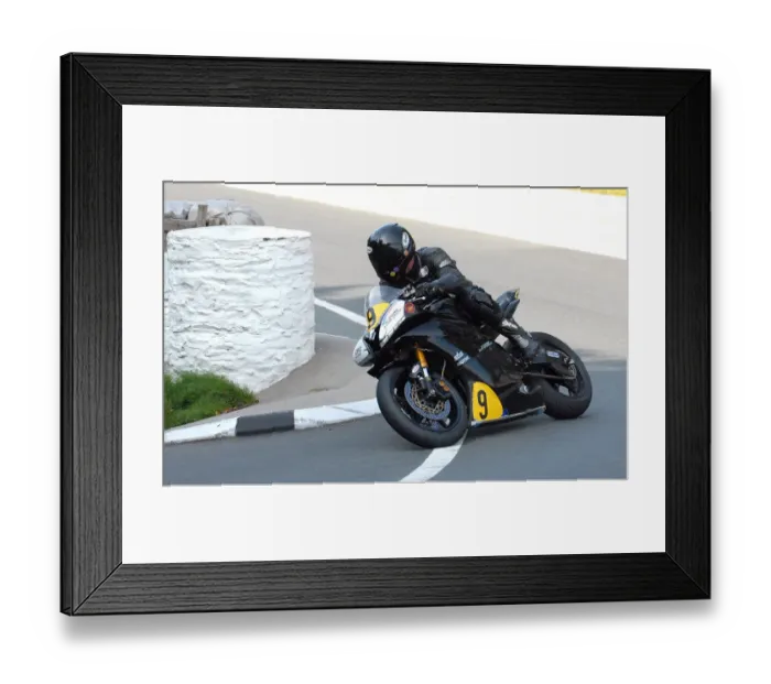 Framed Print : Jules Croft (Yamaha) 2010 Senior Manx Grand Prix Framed Print : Jules Croft (Yamaha) 2010 Senior Manx Grand Prix