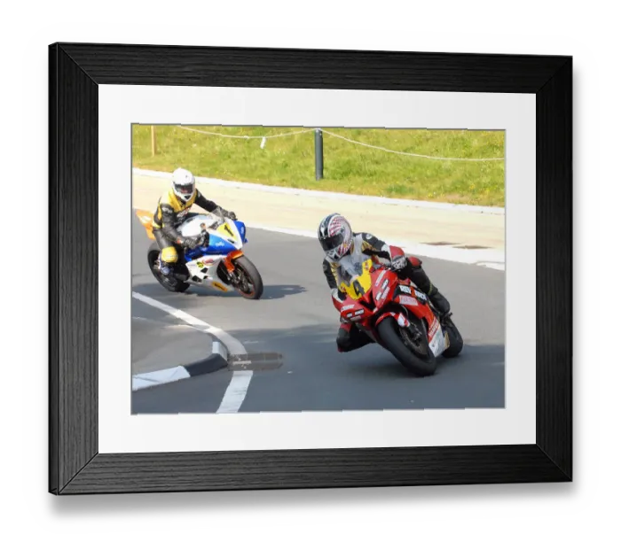 Framed Print : Si Fulton (Yamaha) 2010 Senior Manx Grand Prix Framed Print : Si Fulton (Yamaha) 2010 Senior Manx Grand Prix